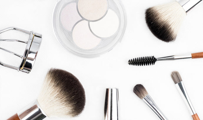 MAKE UP